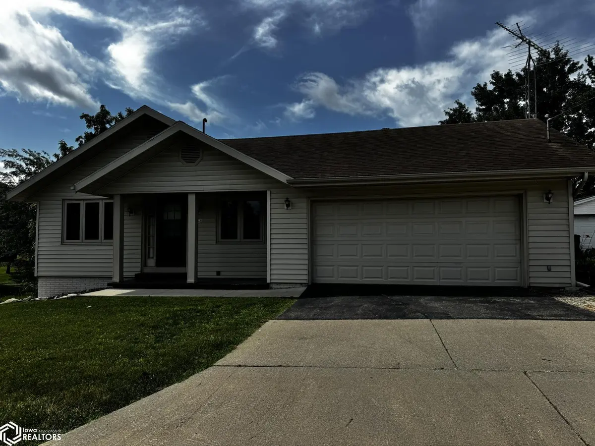 208 E May ST, Osceola, IA 50213