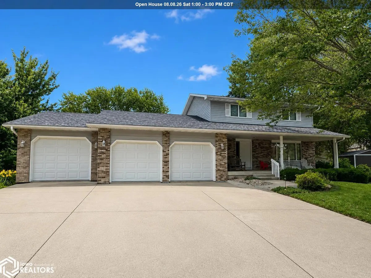 120 35th PL, Clear Lake, IA 50428