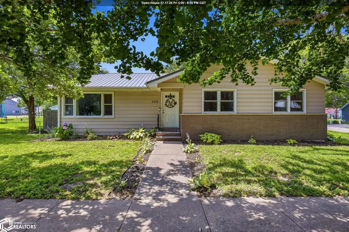 209 N Walnut St, Winfield, IA 52659
