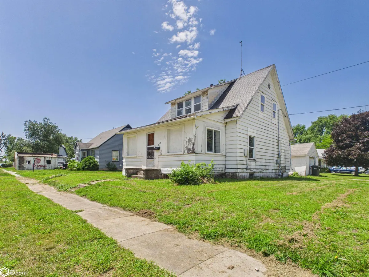 903 S 11Th ST, Oskaloosa, IA 52577