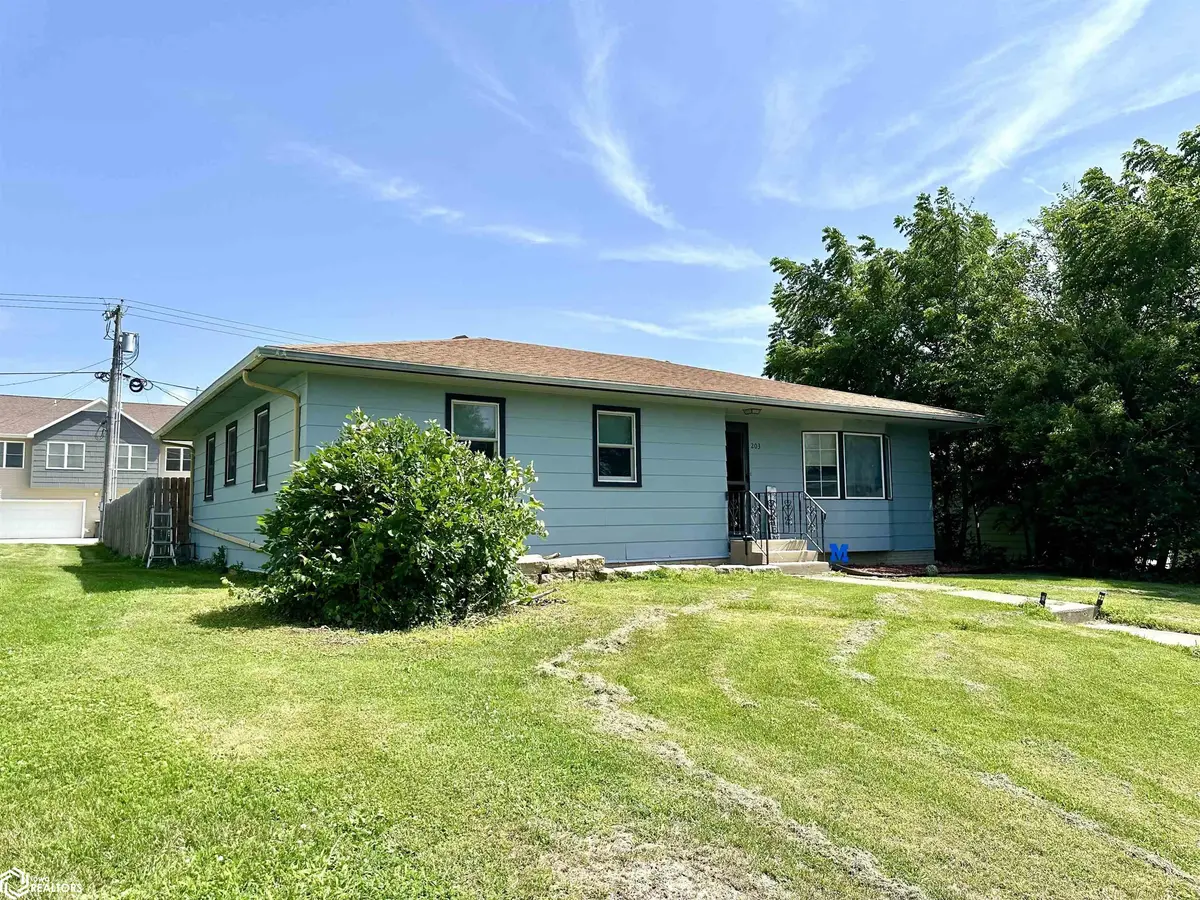 203 E Dallas ST, Montezuma, IA 50171
