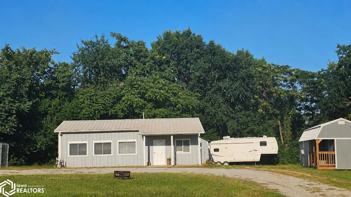 1099 N 18th ST, Centerville, IA 52544
