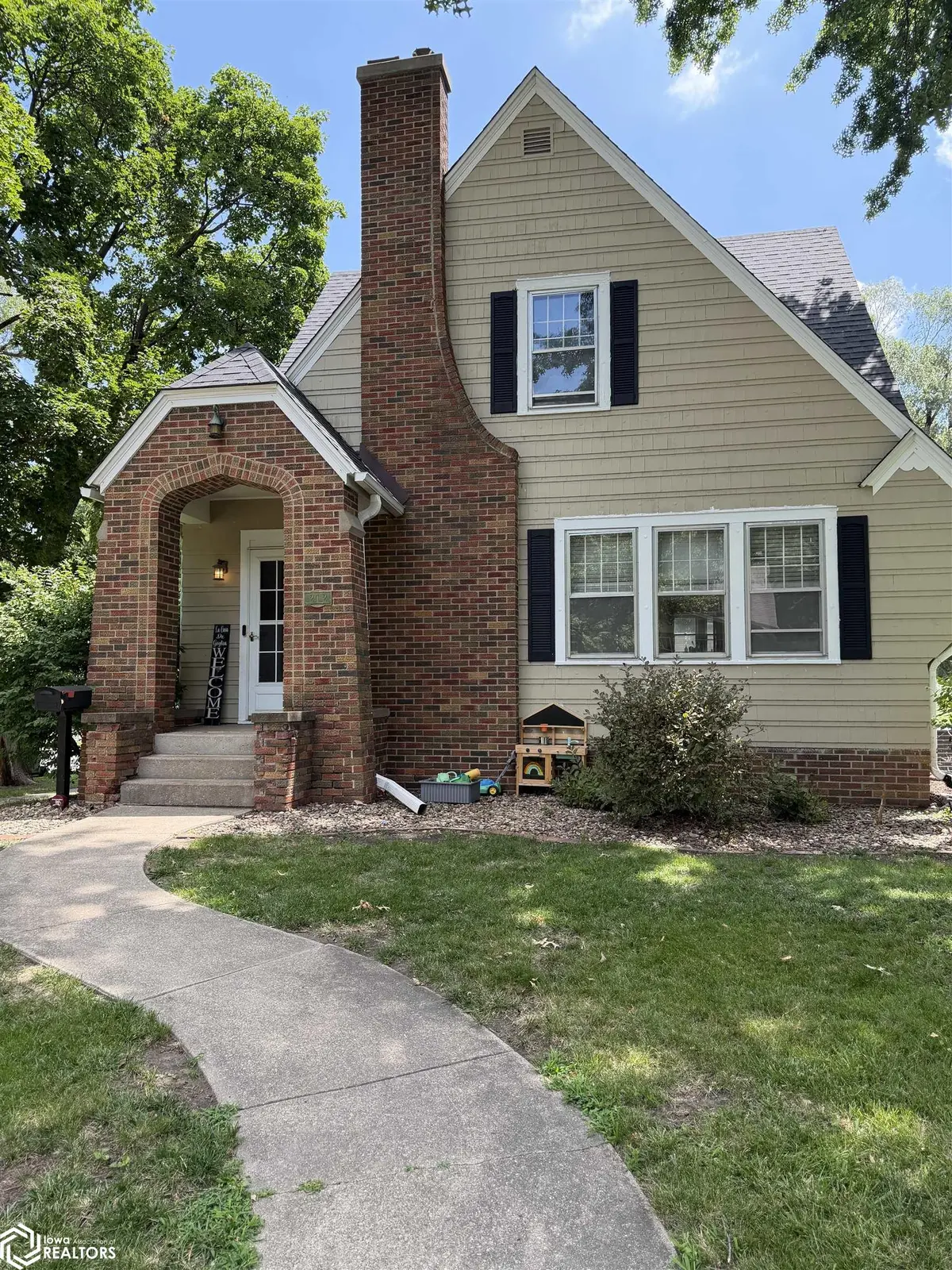 212 N 9Th ST, Oskaloosa, IA 52577