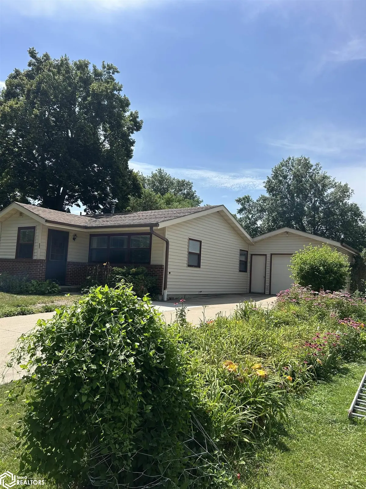 1210 J AVE, Oskaloosa, IA 52577