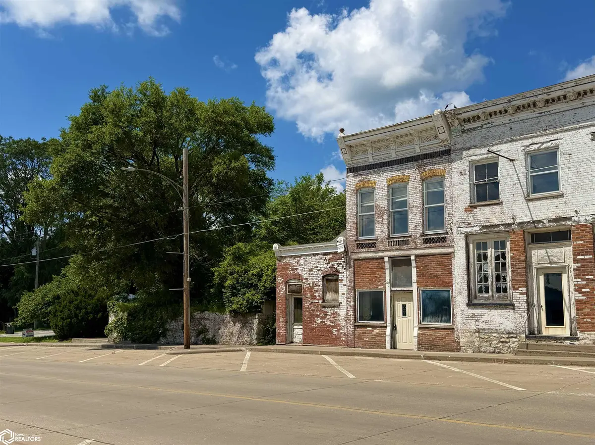 301 Schuyler ST, Oquawka, IL 61469