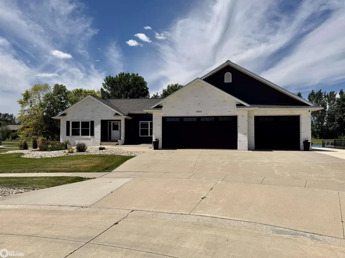 1611 Willow PL, Clear Lake, IA 50428