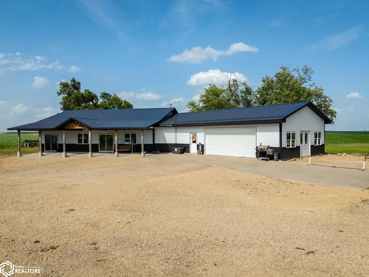 2326 K AVE, Toledo, IA 52342
