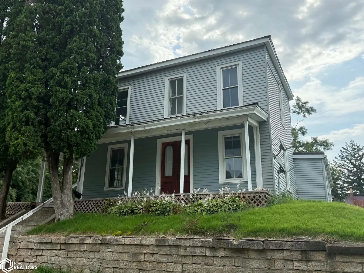 832 N 5Th ST, Burlington, IA 52601