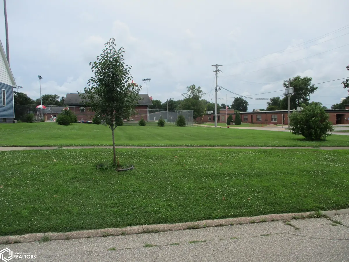 400 Lincoln ST, Dysart, IA 52224