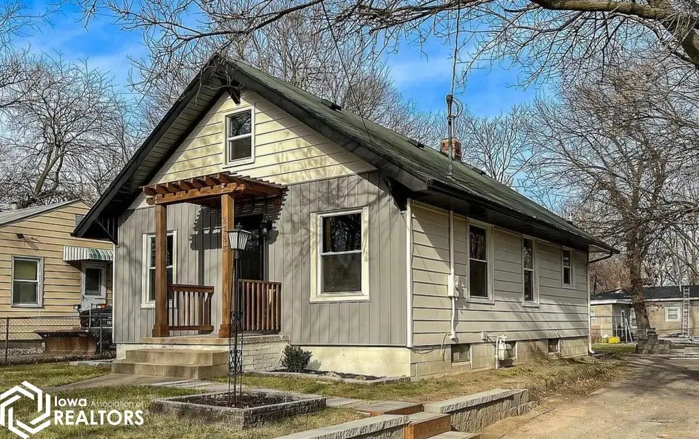 2735 Collage AVE, Des Moines, IA 50311