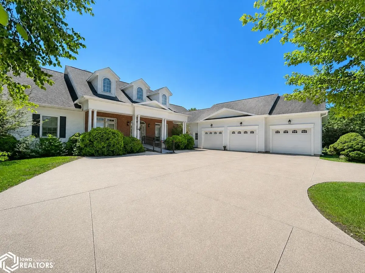 3434 Hickory Hills DR, Wever, IA 52658