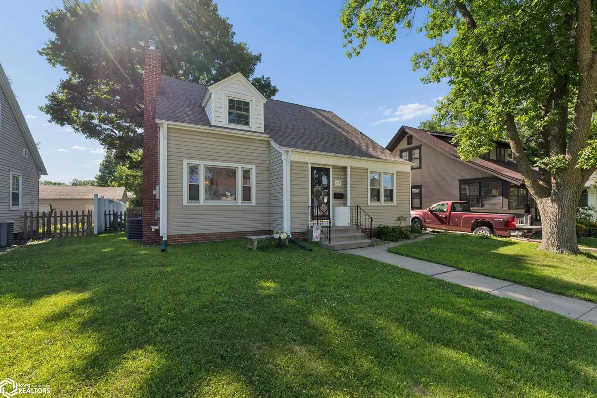 212 S Vermont AVE, Mason City, IA 50401
