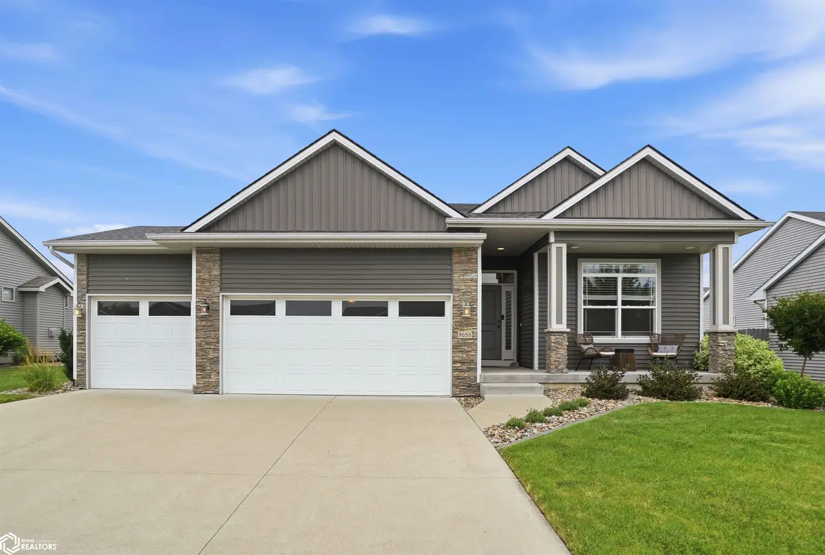 9655 Alderwood DR, West Des Moines, IA 50266