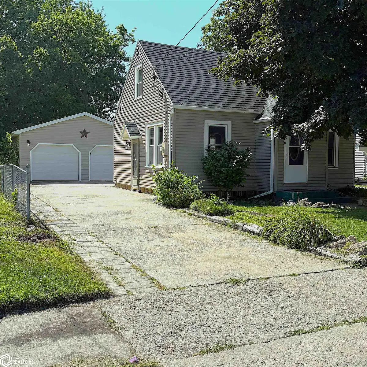 230 S Indiana AVE, Mason City, IA 50401