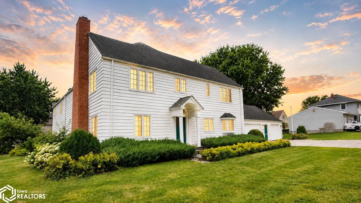 206 N 1St AVE, Lake Mills, IA 50450