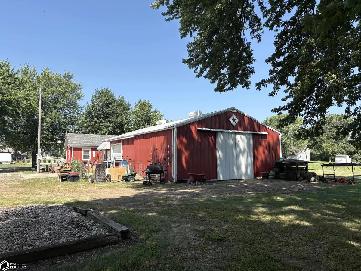 1802 Jefferson ST, Emmetsburg, IA 50536