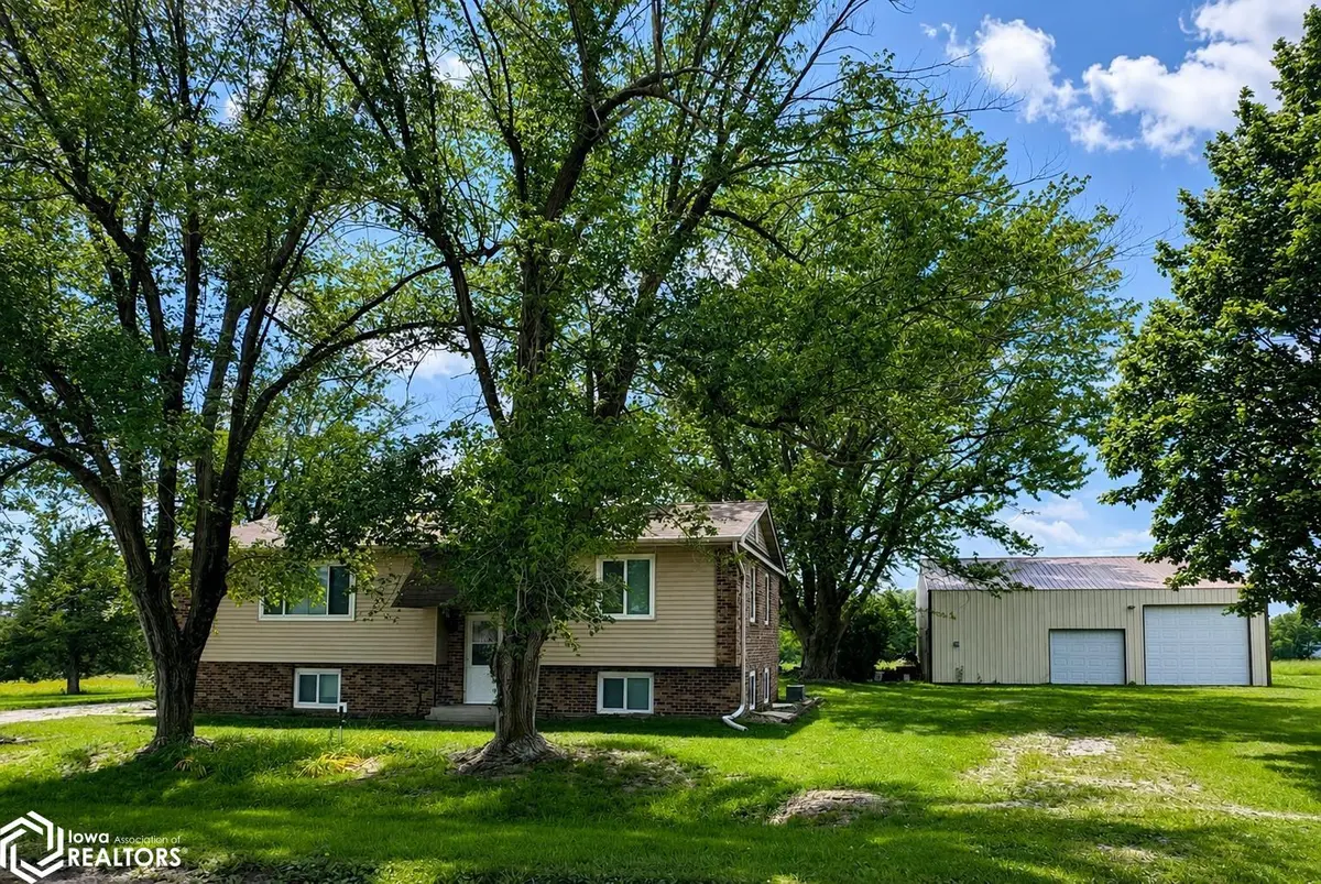 12149 Overturf DR, Moravia, IA 52571