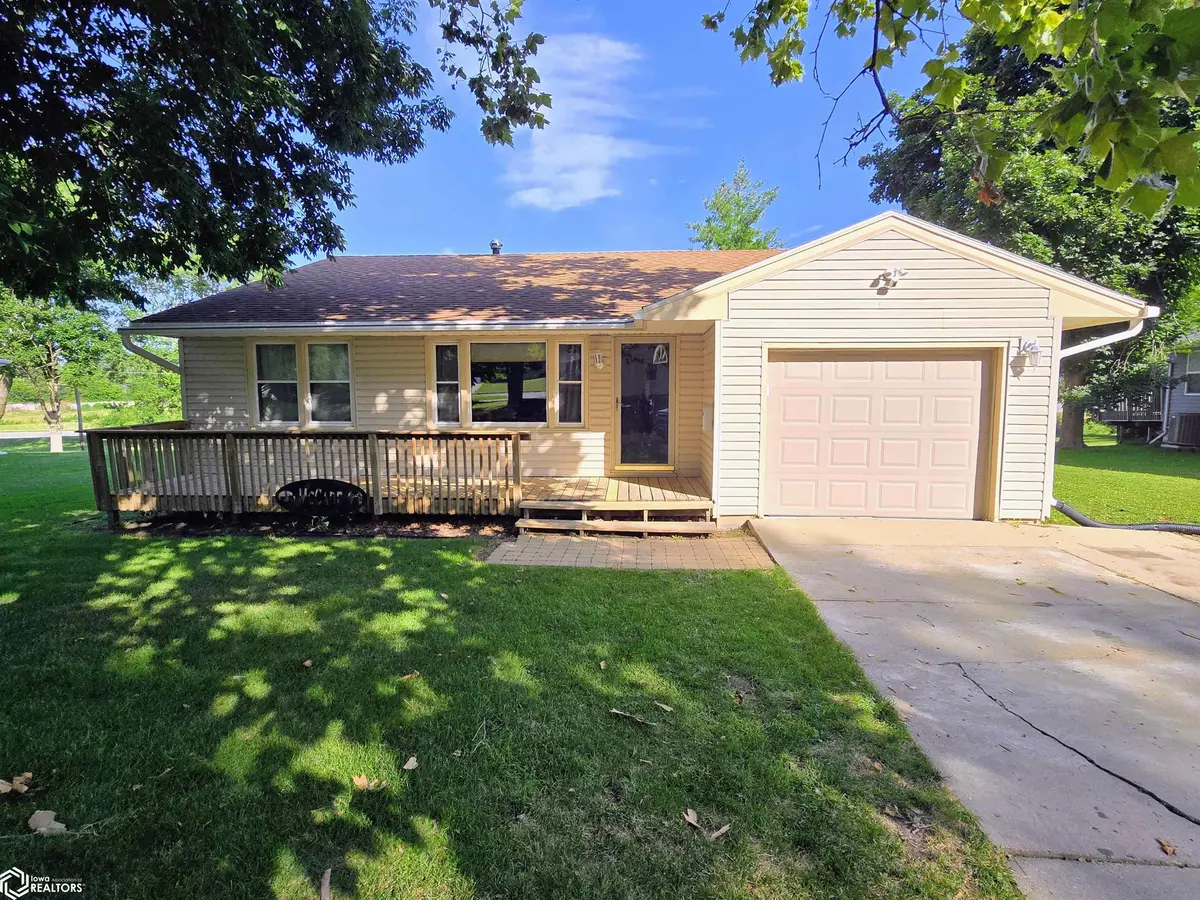 1014 Crest DR, Creston, IA 50801