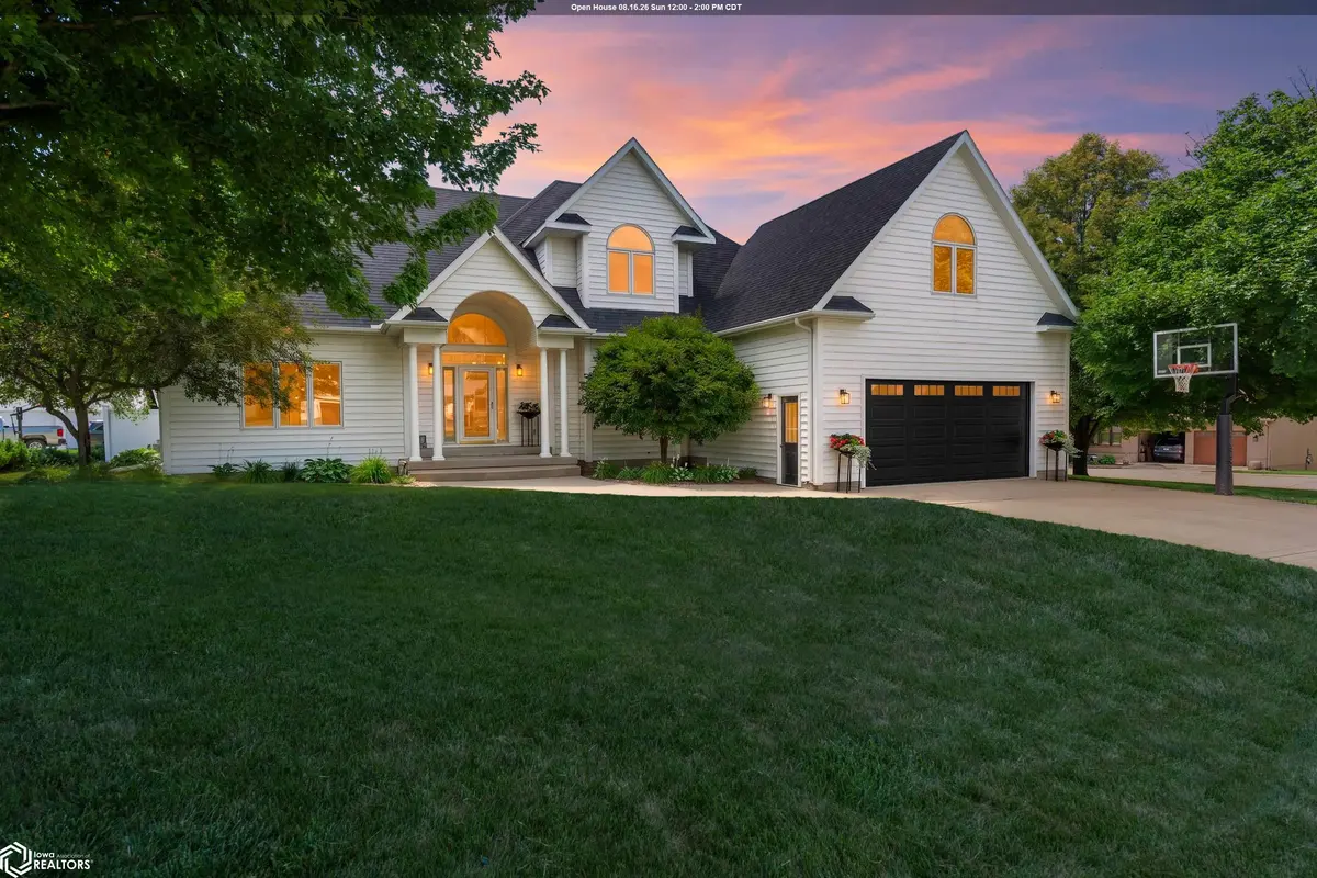 1016 Summit DR, Webster City, IA 50595