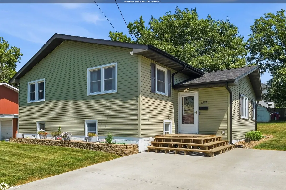 926 Prairie ST, Grinnell, IA 50112