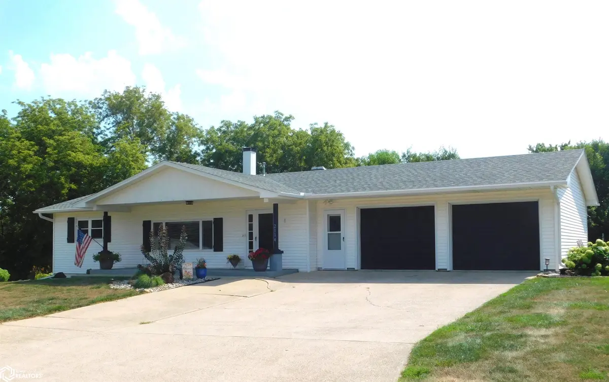 2114 Crestview DR, Denison, IA 51442
