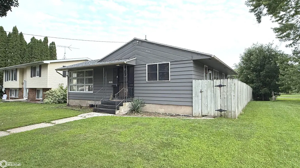 215 15th ST, Mason City, IA 50401