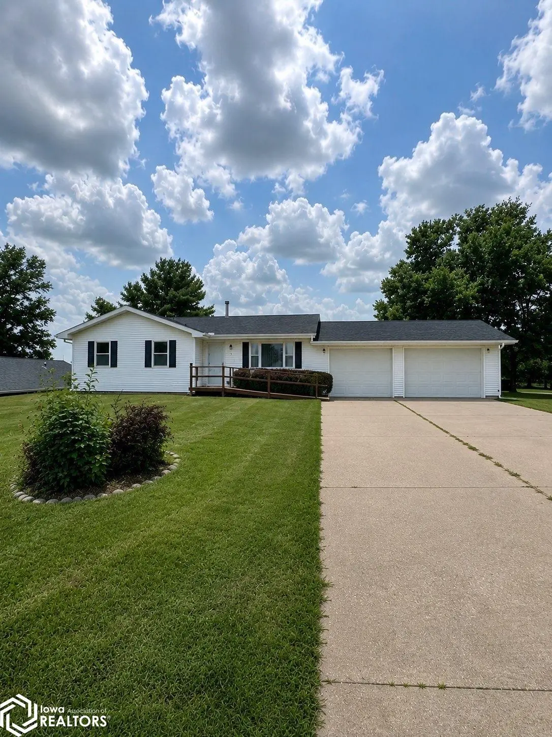 103 Valley West DR, Mount Ayr, IA 50854
