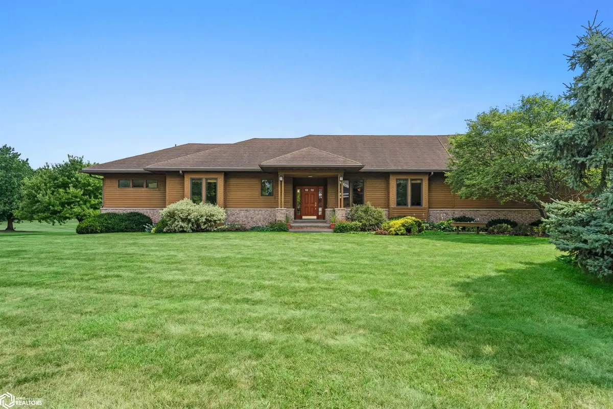 212 Deere RD, Hubbard, IA 50122