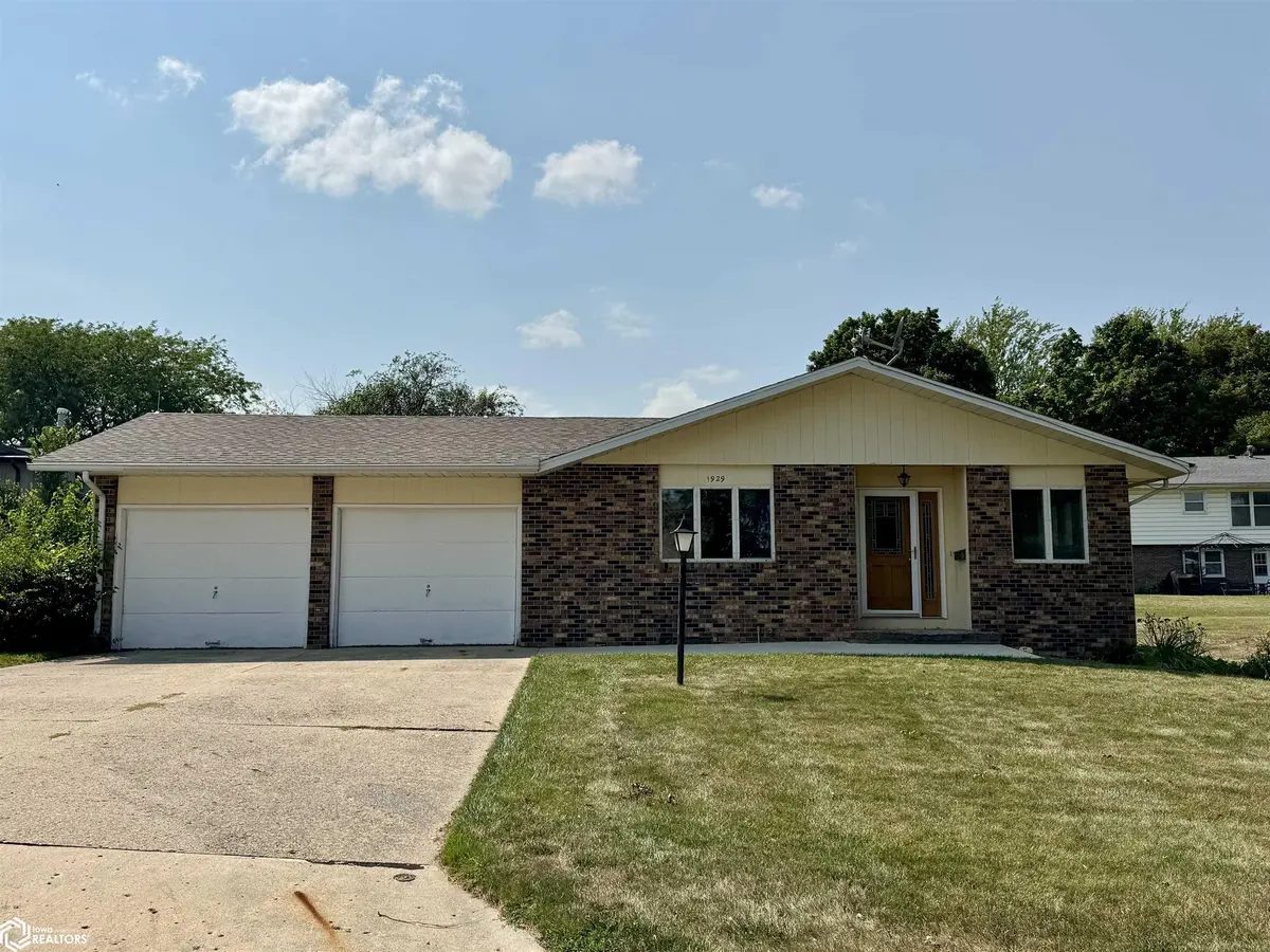 1929 Joan AVE, Carroll, IA 51401