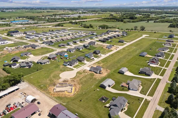 118 Live Oak DR, Hudson, IA 50643