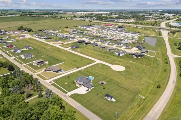 106 Live Oak DR, Hudson, IA 50643