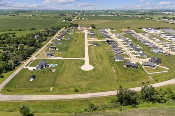 108 Live Oak DR, Hudson, IA 50643
