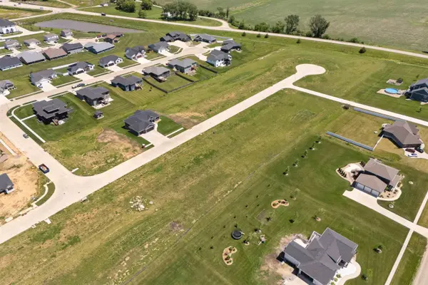110 Live Oak DR, Hudson, IA 50643