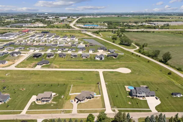 110 Live Oak DR, Hudson, IA 50643