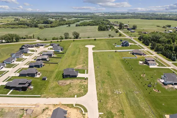 117 Live Oak DR, Hudson, IA 50643