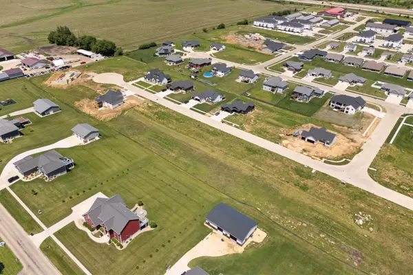 111 Live Oak DR, Hudson, IA 50643