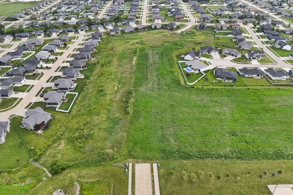 Lot 23 Elizabeth DR, Cedar Falls, IA 50613