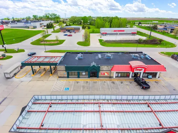 57 E Tower Park DR, Waterloo, IA 50701