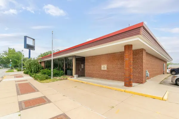 124 SE 1st ST, Waverly, IA 50677