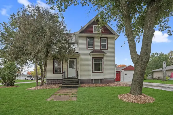 412 E 4th ST, Readlyn, IA 50668