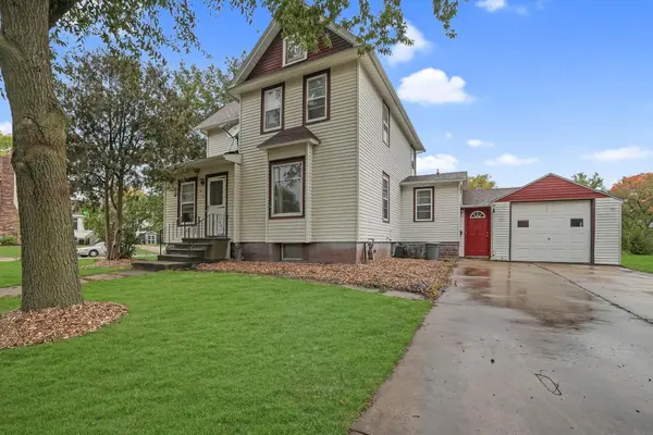 412 E 4th ST, Readlyn, IA 50668