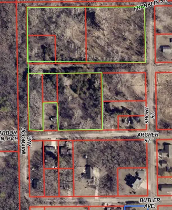 Maywood AVE, Waterloo, IA 50707