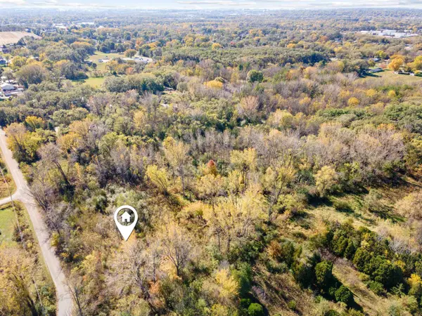 Maywood AVE, Waterloo, IA 50707