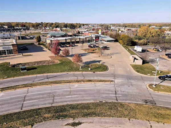 2027 Crossroads BLVD #E, Waterloo, IA 50702