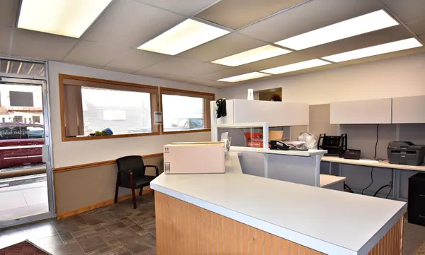 14 E Charles ST, Oelwein, IA 50662
