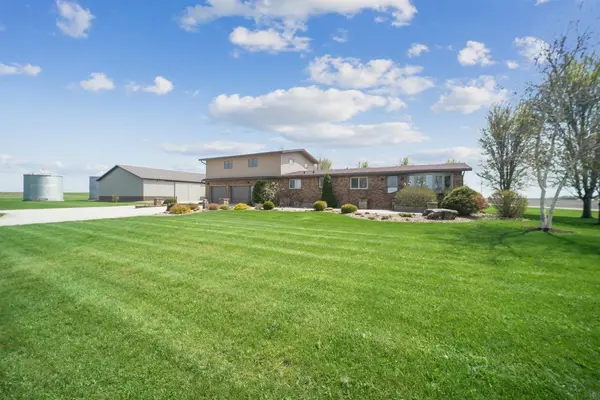 10554 N AVE, Maynard, IA 50655