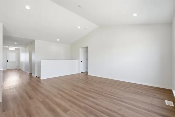 5752 Wall ST, Waterloo, IA 50701