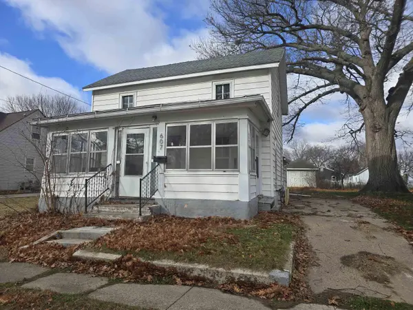 607 Sycamore ST, Laporte City, IA 50651