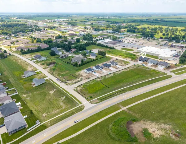 1214 Rock Ridge CIR, Waverly, IA 50677