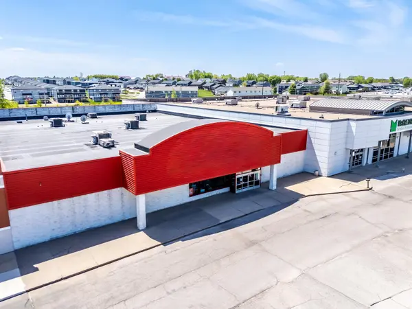1542 Flammang DR, Waterloo, IA 50702